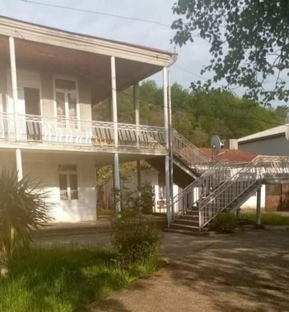 Guest House Knarik Jvari Bagian luar foto