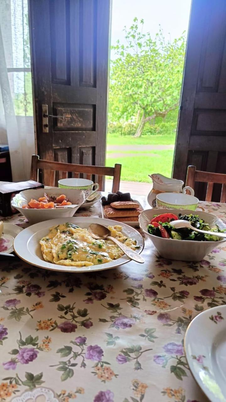 Guest House Knarik Jvari Bagian luar foto